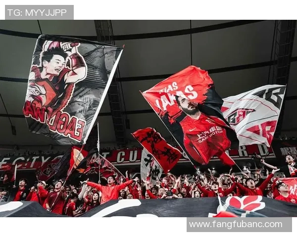 足球星灯点亮夜空 揭开足球魅力与艺术的完美融合 足球星灯点亮夜空 揭开足球魅力与艺术的完美融合