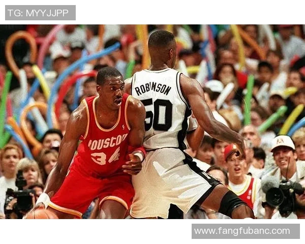 美国足球队球星罗宾逊:从青年才俊到国际赛场的闪耀之星 美国足球队球星罗宾逊:从青年才俊到国际赛场的闪耀之星